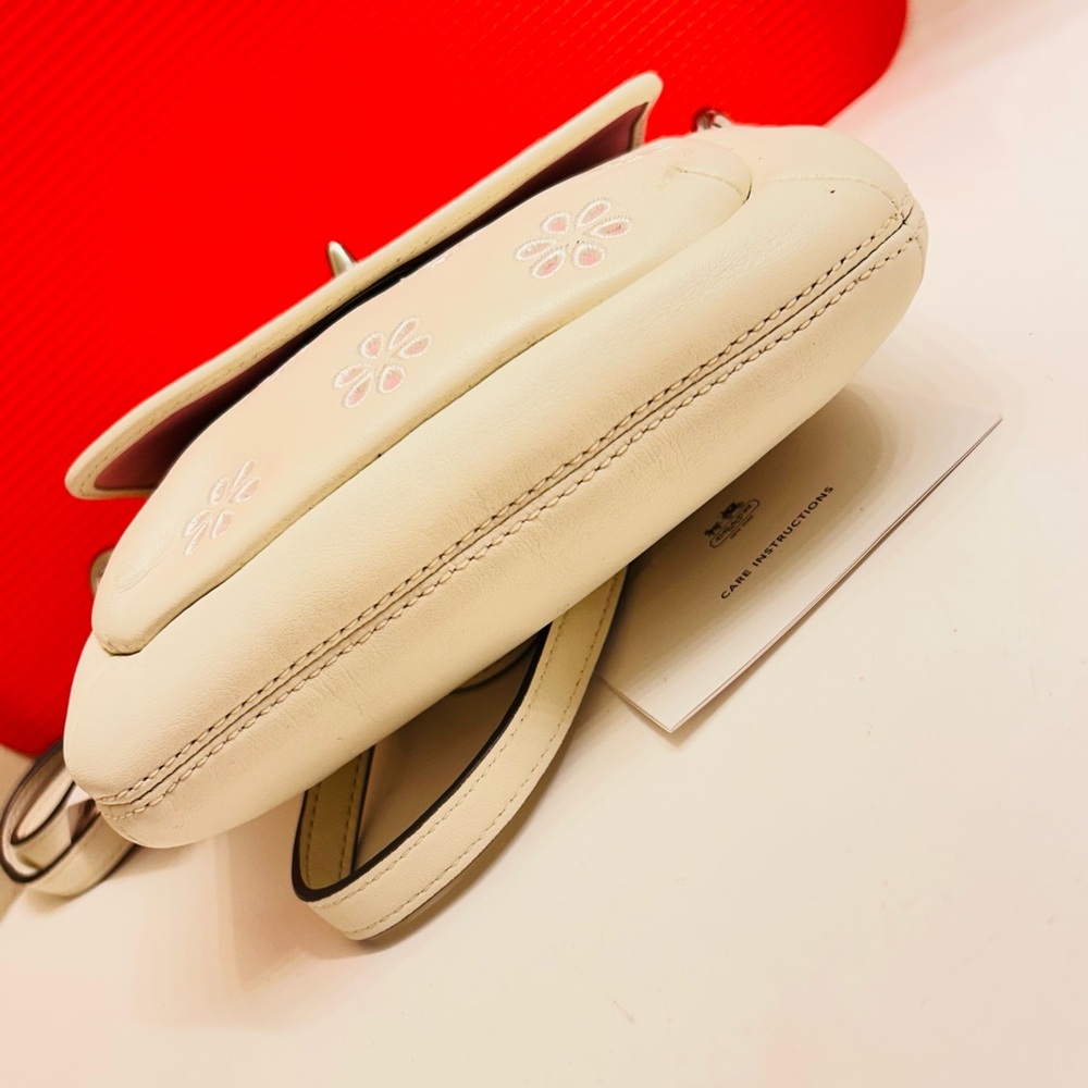 💰SOLD💰Coach Tea Flower Small Crossbody - Picture 8 of 13